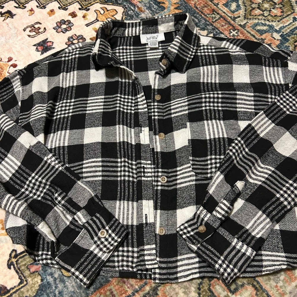 Crop style black & white flannel Just Polly New York size small